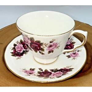 Vintage Queen Anne Fine Bone China Tea Cup W/ Saucer England Roses #8641